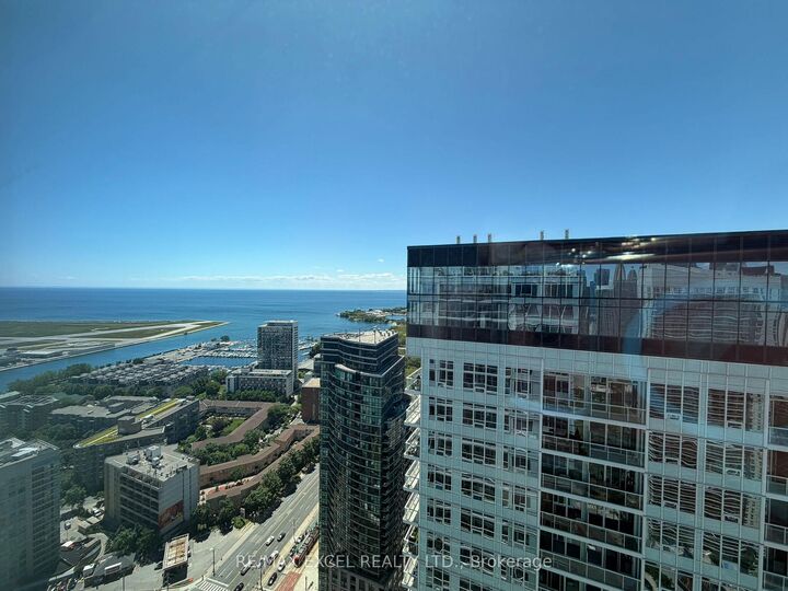 Property Photo: 17 Bathurst Street 4606 ON M5V 0N1