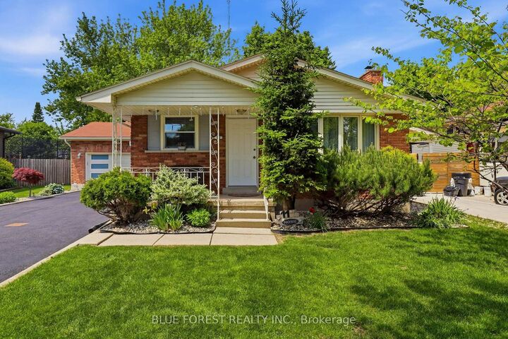 Property Photo: 11 Hillsborough Road ON N6J 2E7
