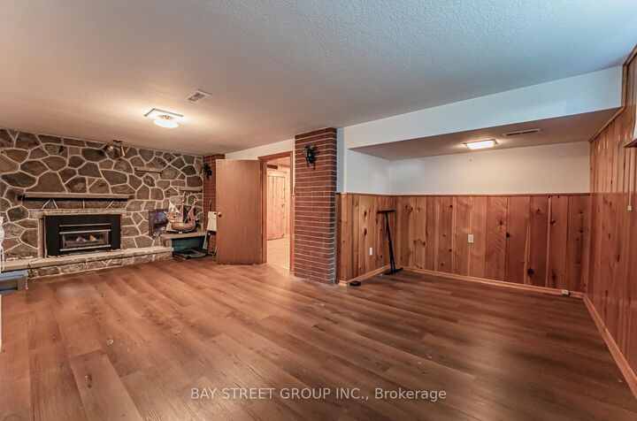 Property Photo:  394 Centre Street E Lower  ON L4C 1B7 