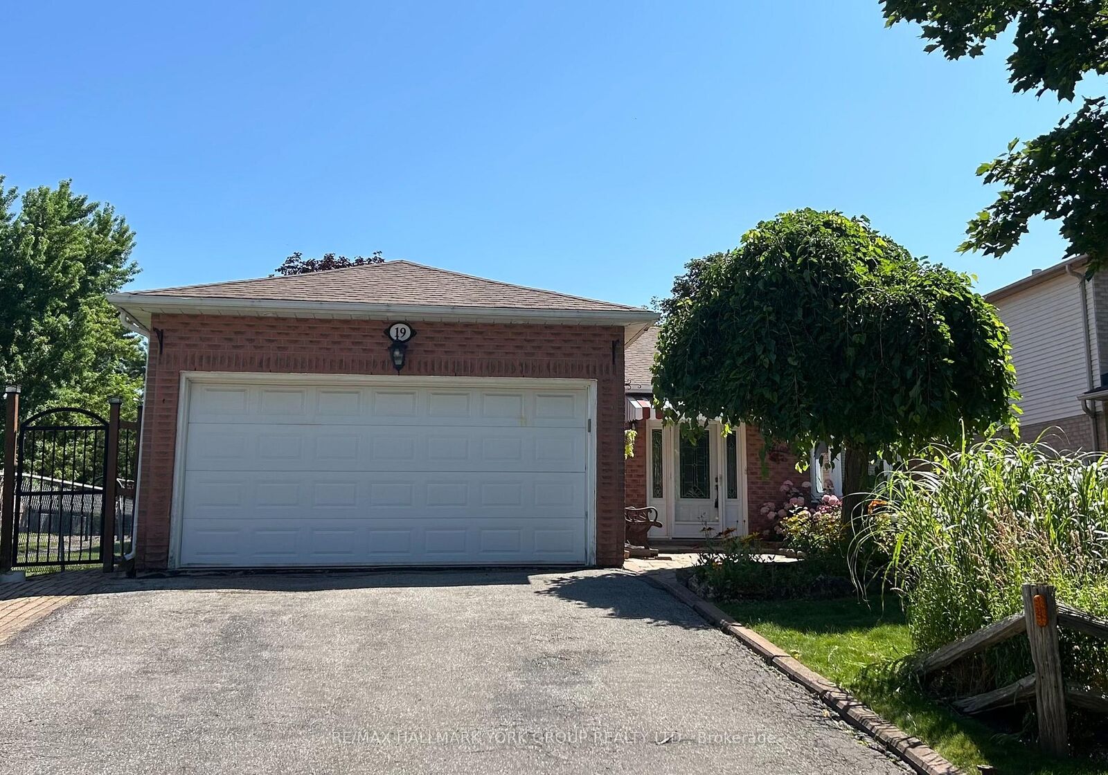 Property Photo:  19 Stonehill Boulevard  ON L9N 1C9 