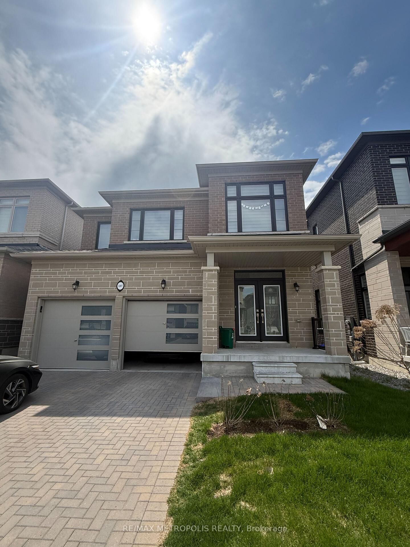 Property Photo:  1207 Wilmington Avenue  ON L1L 0T4 