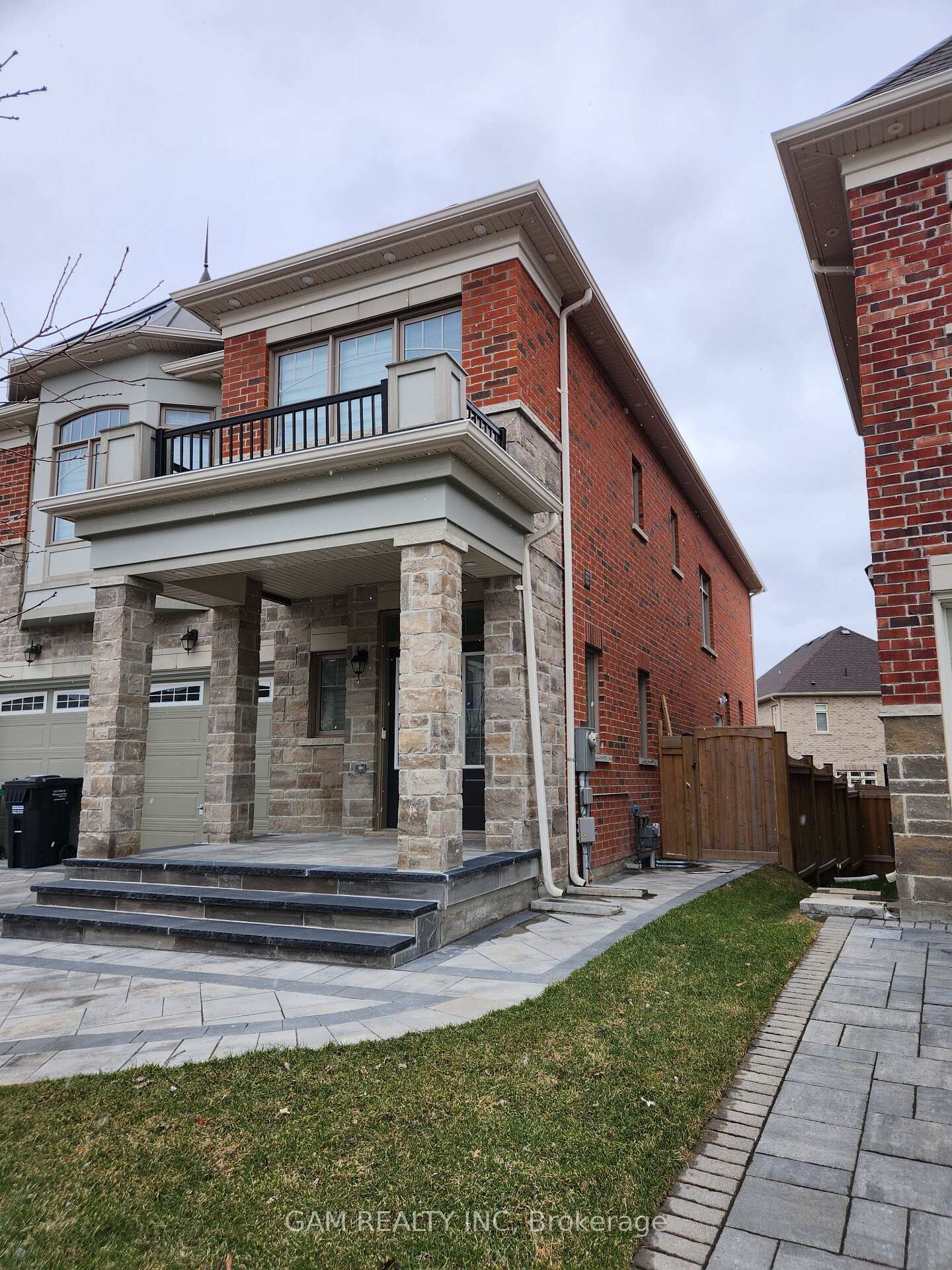 Property Photo:  18 Provost Trail Lower  ON L6Y 6E7 