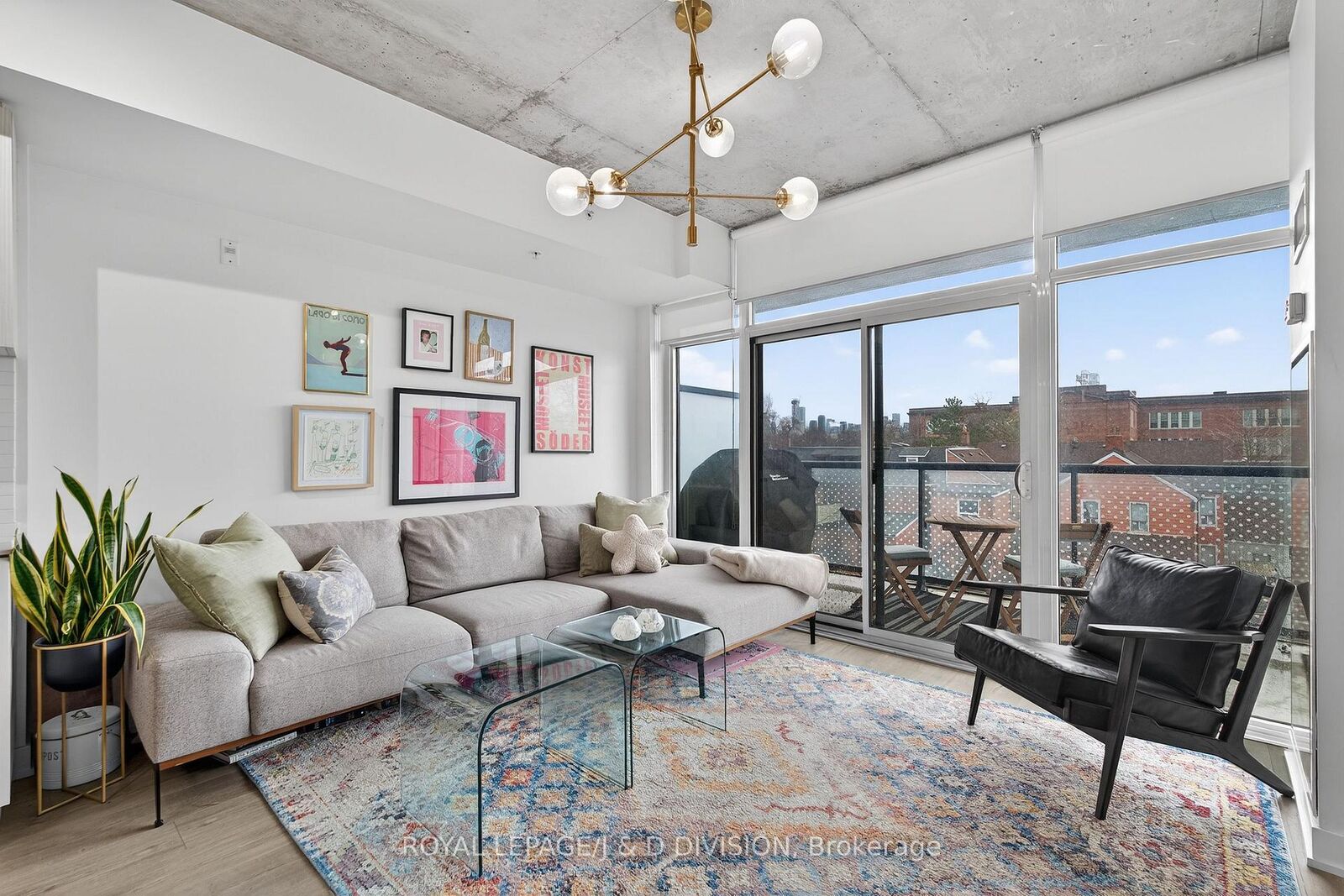Property Photo:  109 Ossington Avenue 322  ON M6J 0G1 
