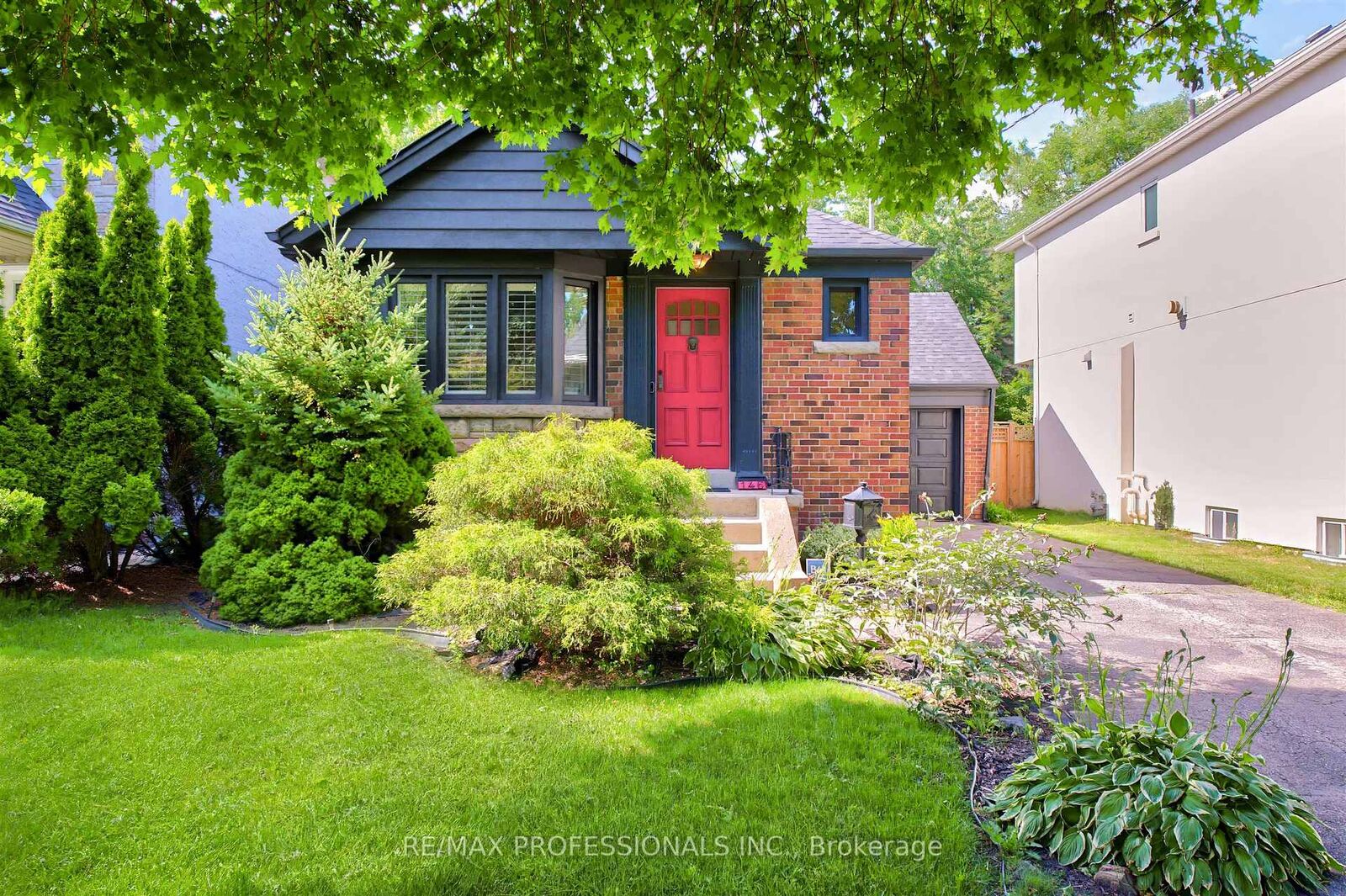 Property Photo: 146 Government Road ON M8X 1W5