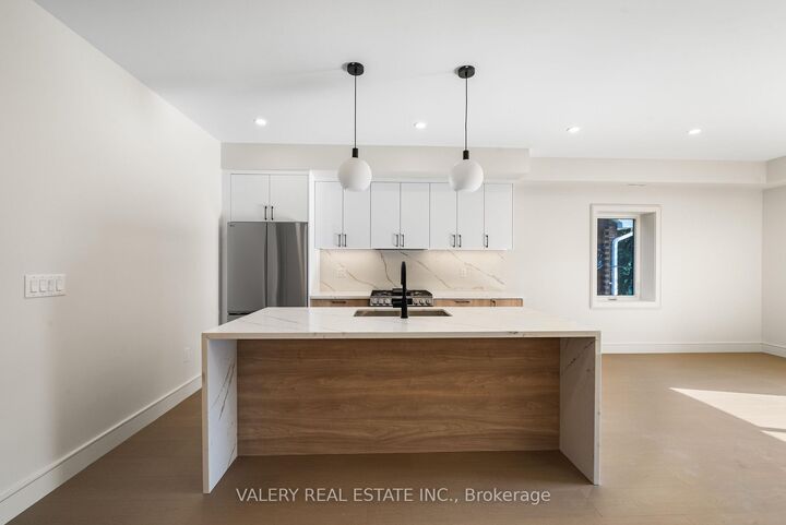 Photo de la propriété:  131 Dovercourt Road 2nd Floor  ON M6J 3C5 