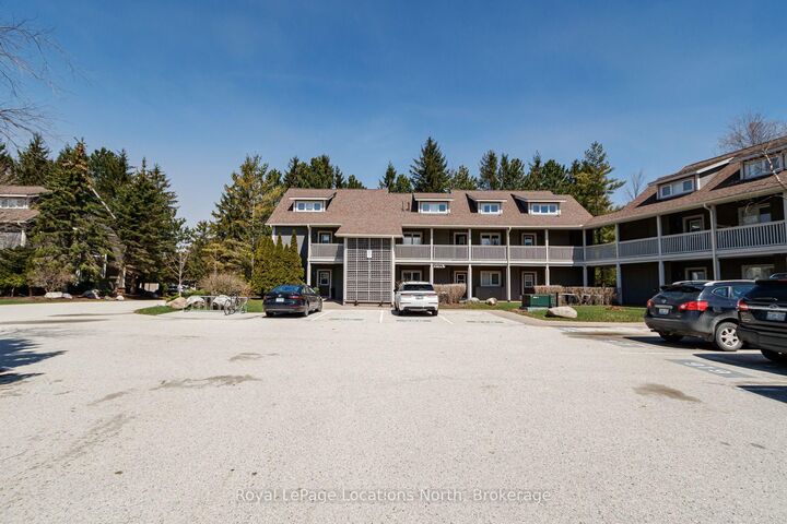 Property Photo:  926 Cedar Pointe Court 5  ON L9Y 5C7 