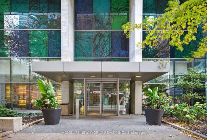 Property Photo:  37 Grosvenor Street 1701  ON M4Y 3G5 