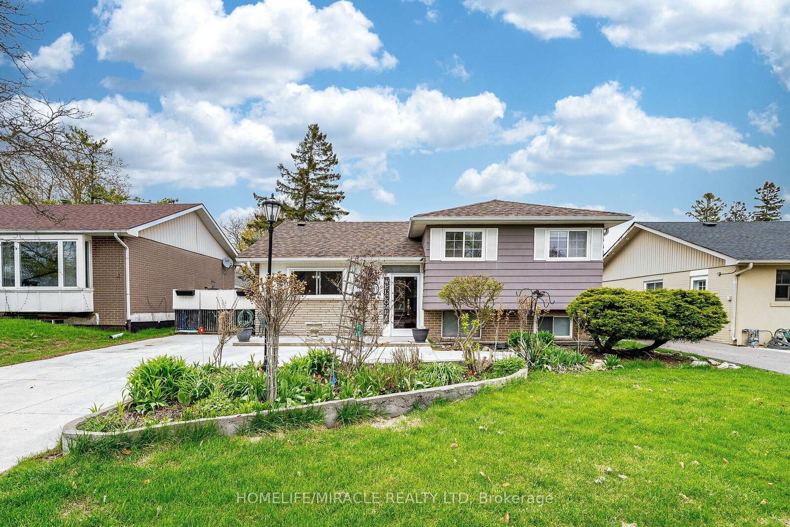 Property Photo:  53 Windermere Court  ON L6X 2L5 