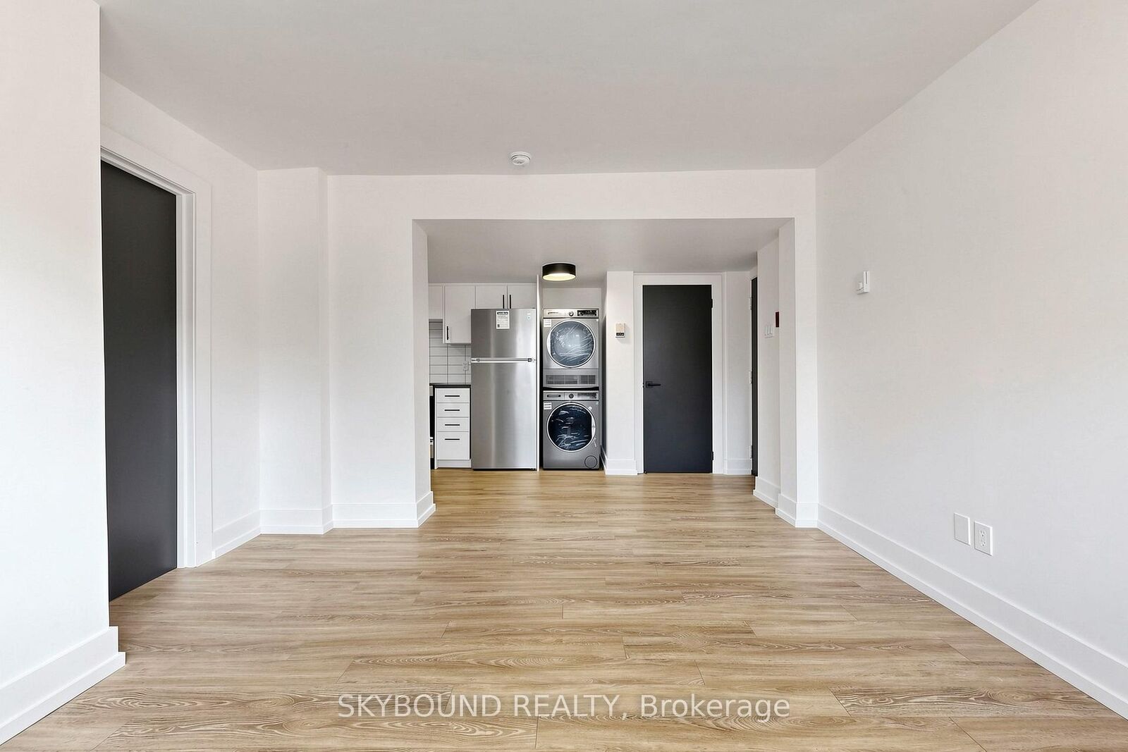 Photo de la propriété:  139 Wineva Avenue B  ON M4E 2T3 