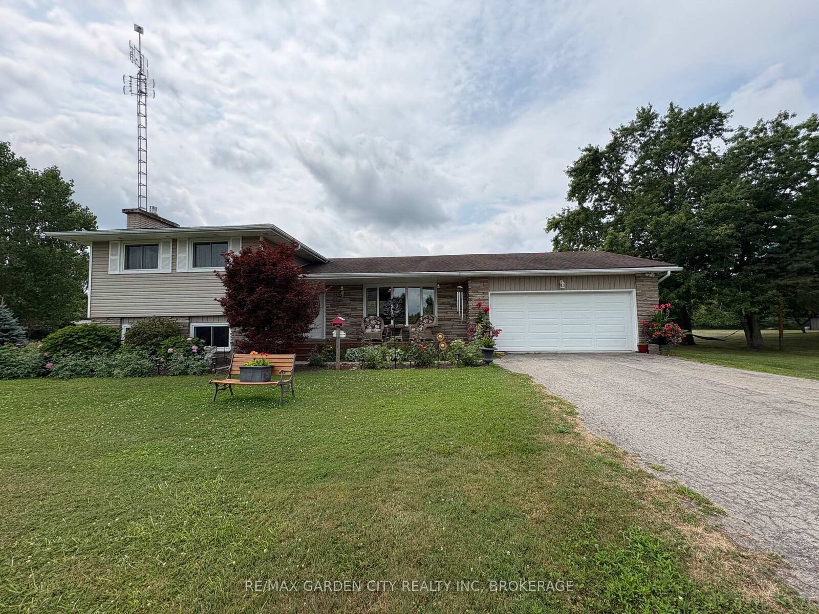 Property Photo: 147 Cairns Crescent ON L2A 5M4