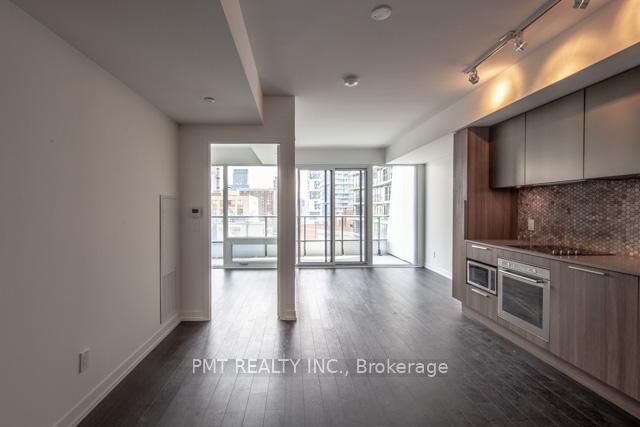 Property Photo:  85 Wood Street 1617  ON M4Y 0E8 
