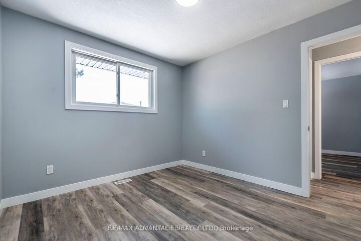 Property Photo:  162 Speight Boulevard Main  ON N5V 3J5 