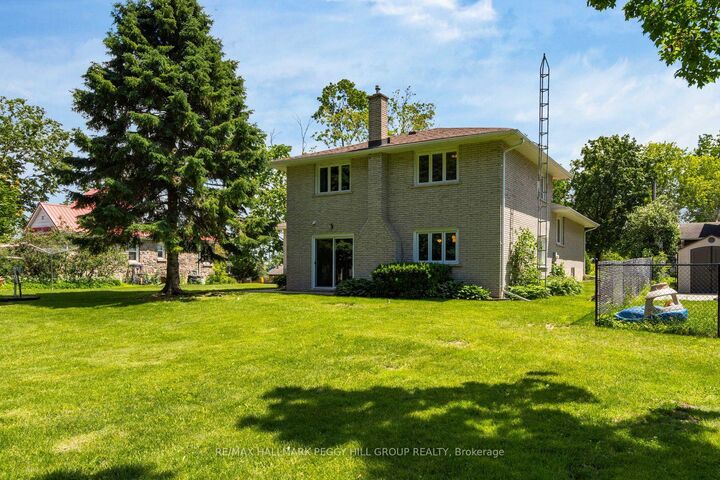 2222 Victoria Street — photo 1