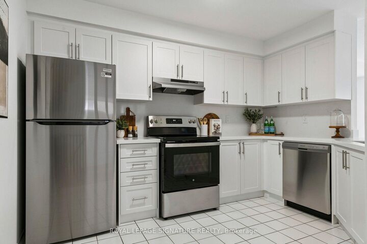 Property Photo: 5255 Palmetto Place 71 ON L5M 0H2