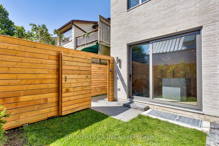 Property Photo:  301 Keele Street Unit #4  ON M6P 2K5 