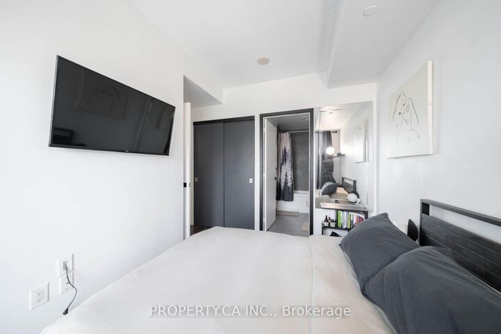 Property Photo:  159 Dundas Street E 1506  ON M5B 1E4 