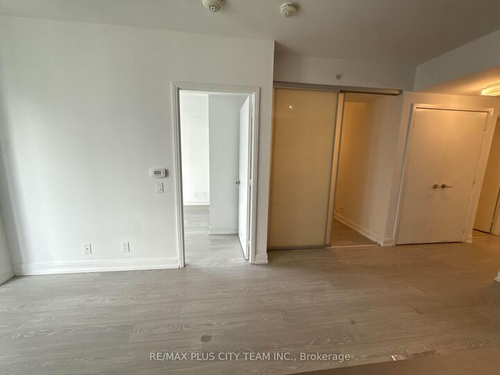 Property Photo:  181 Dundas Street E 1901  ON M5A 0N5 