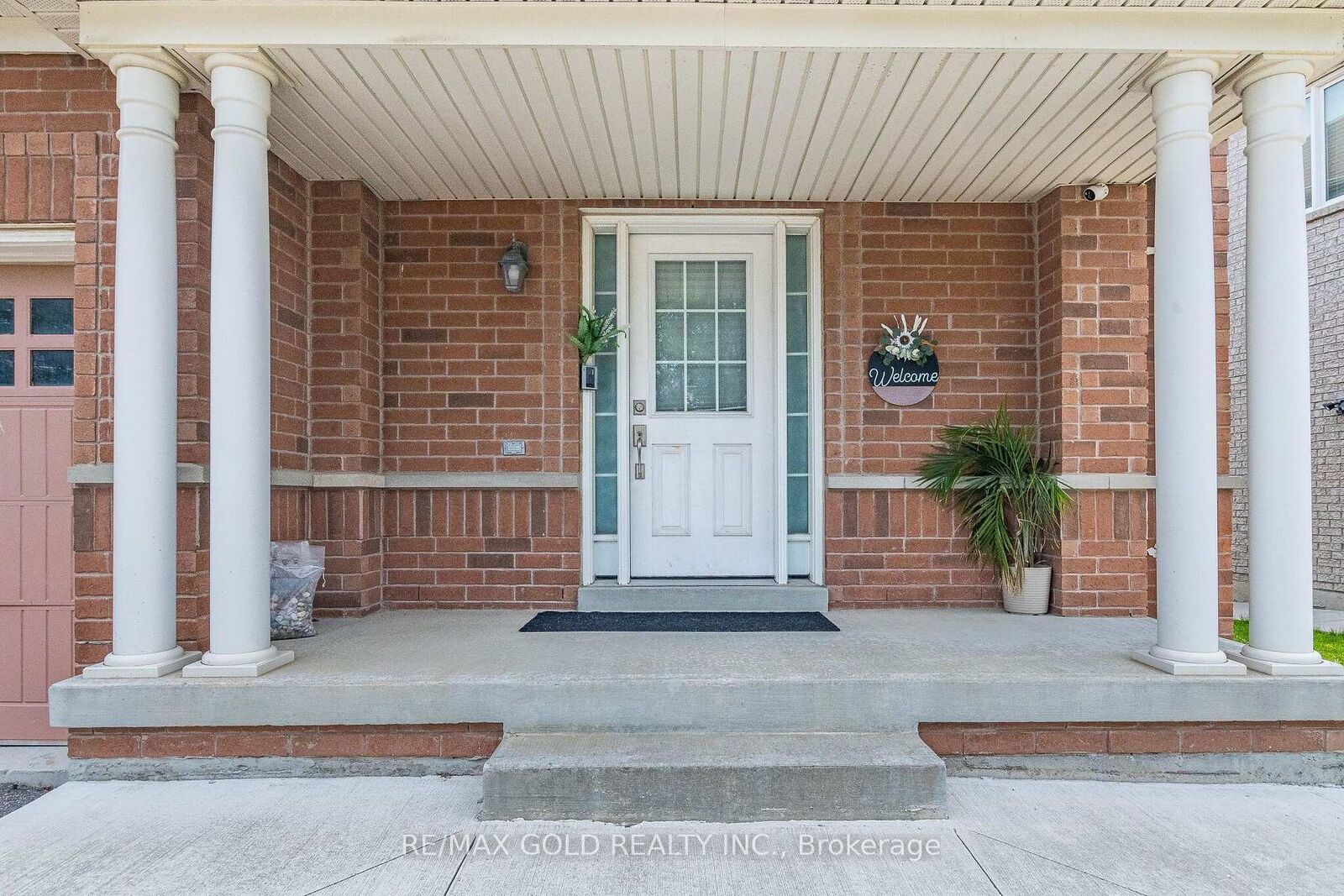 Property Photo: 5 Denali Crescent ON L6P 3P6