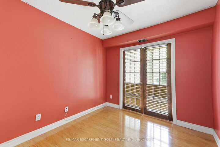 Property Photo:  7 Gale Crescent B3  ON L2M 7M8 