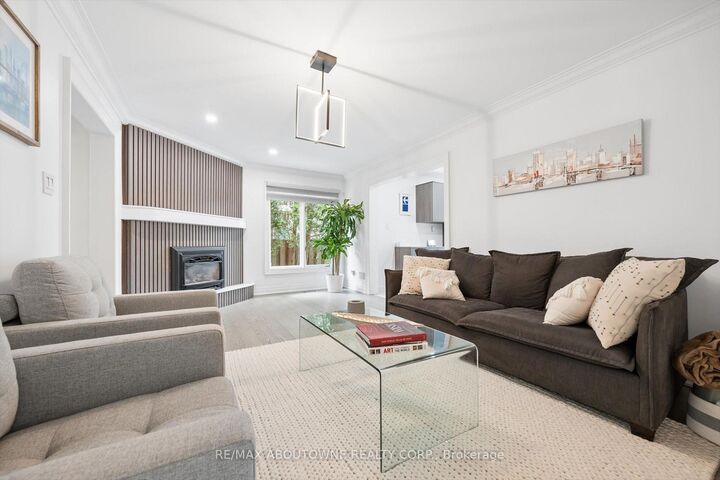 Property Photo: 1194 Queen Victoria Avenue ON L5H 3H3
