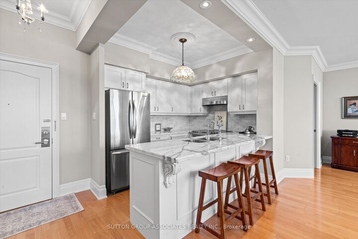 Property Photo: 18 Wanless Avenue Ph6 ON M4N 3R9