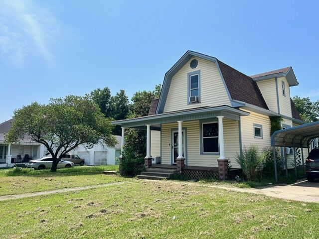 Property Photo: 1623 E Broadway Street OK 74403