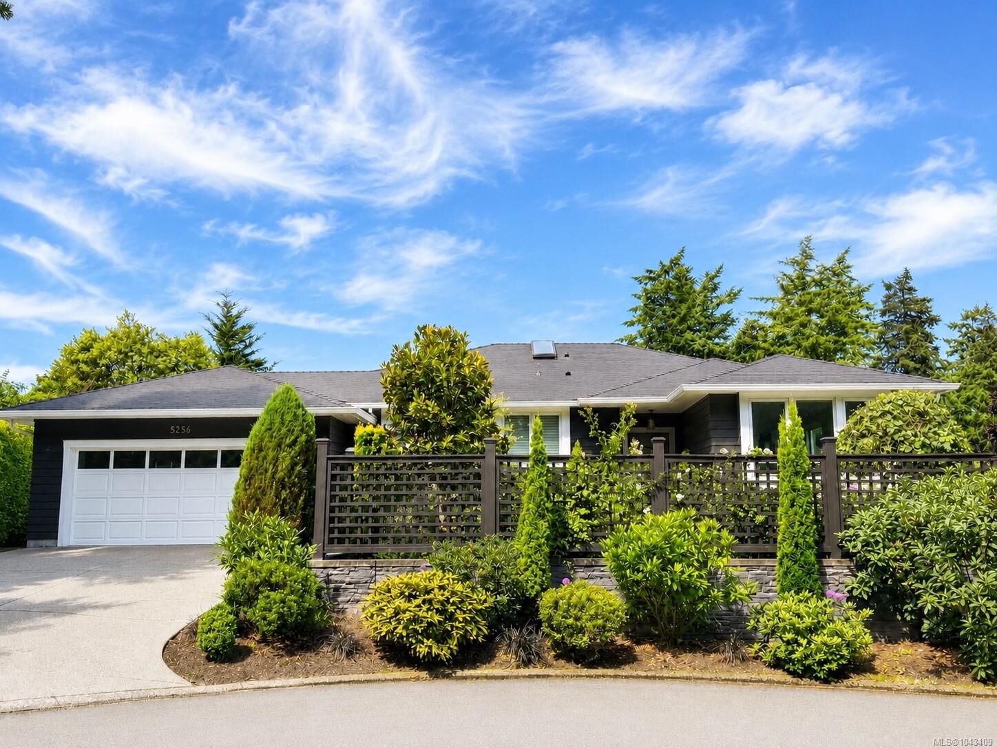 Property Photo: 5256 Del Monte Ave BC V8Y 1X2
