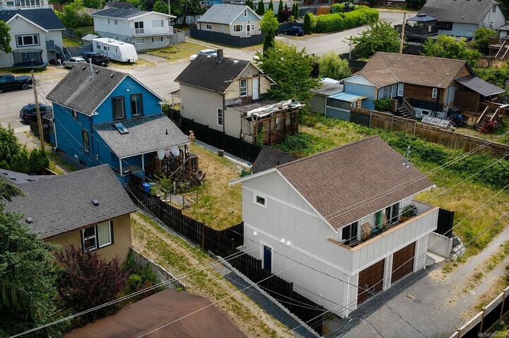 Property Photo: 3376 6th Ave BC V9Y 4L4