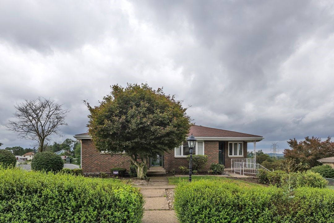 Property Photo:  107 Greenridge Drive  PA 15063 
