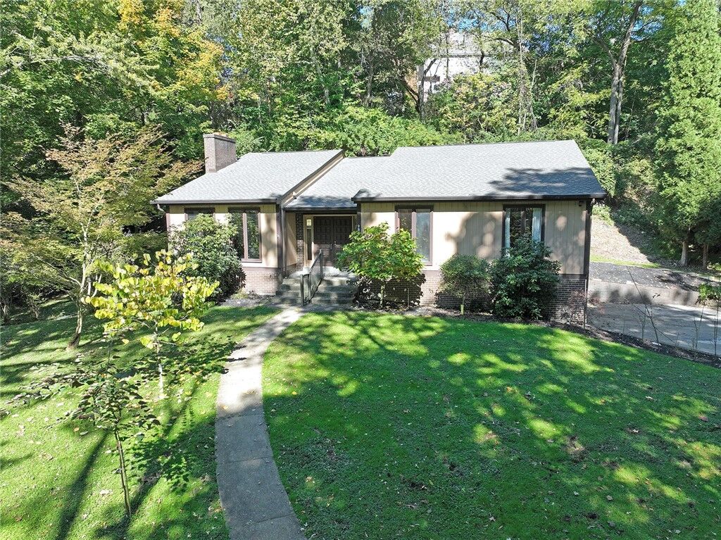 Property Photo: 986 Segar Rd PA 15243