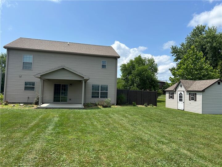 Property Photo: 729 Skylark Dr PA 15425
