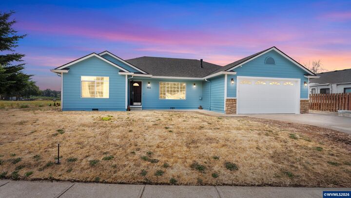 Property Photo:  904 Isabel Dr  OR 97352 