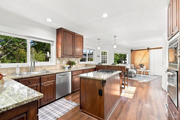 Property Photo: 2044 Hawthorne Court CA 95404