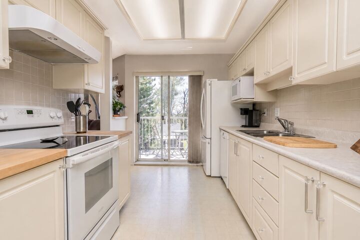 Property Photo:  33669 2nd Avenue 203  BC V2V 6Z4 