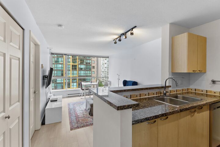 Property Photo: 1420 W Georgia Street 1401 BC V6G 3K4