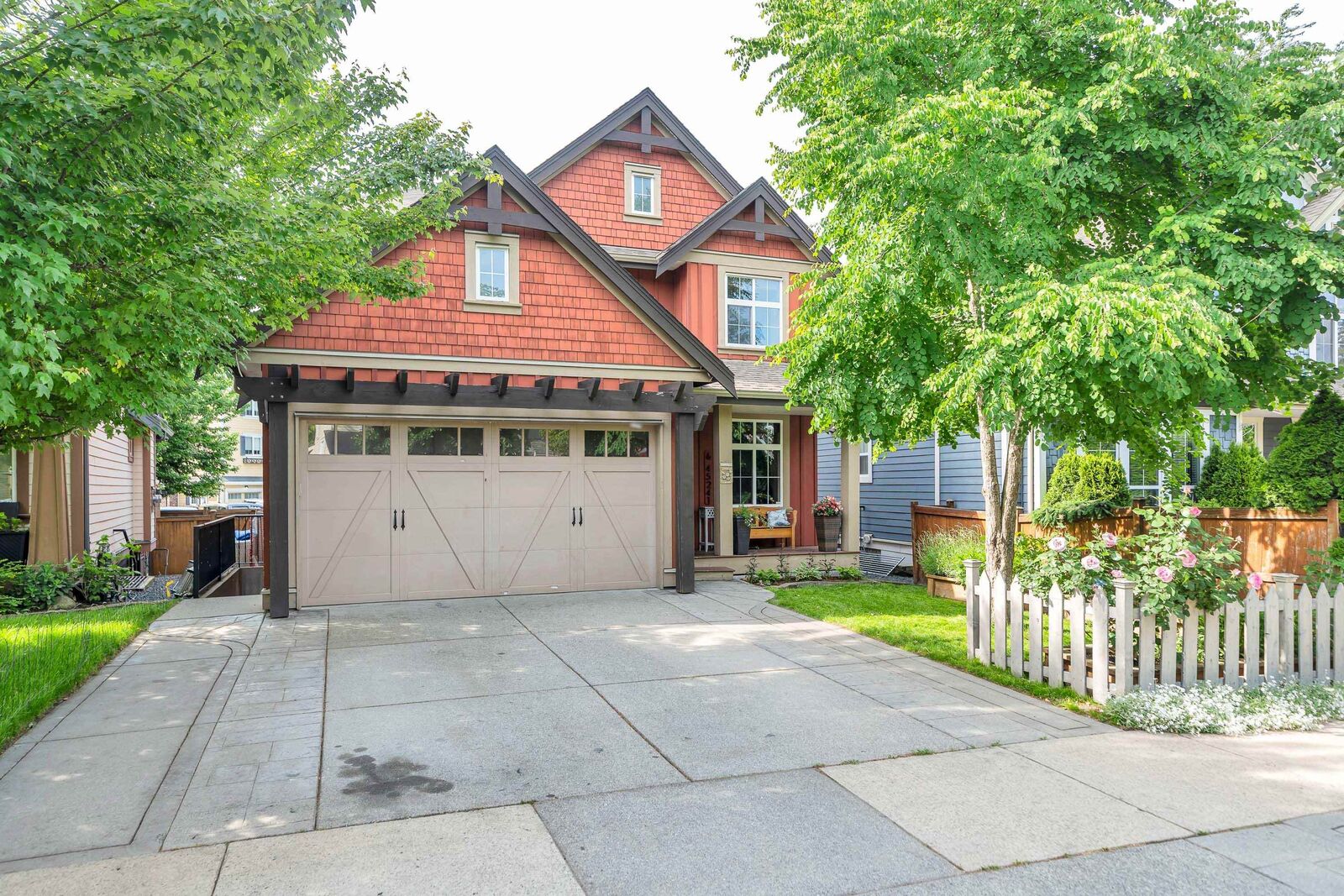 Property Photo: 45241 Nicomen Crescent 6 BC V2R 0M1