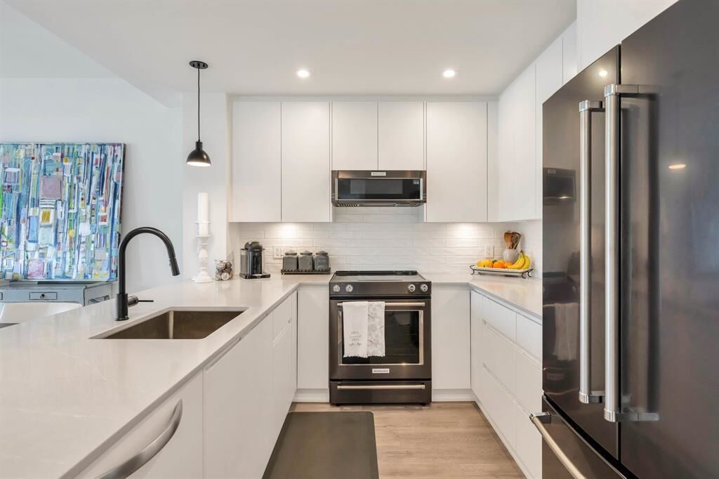 Property Photo: 2180 Kelly Avenue 2506 BC V3C 0S5