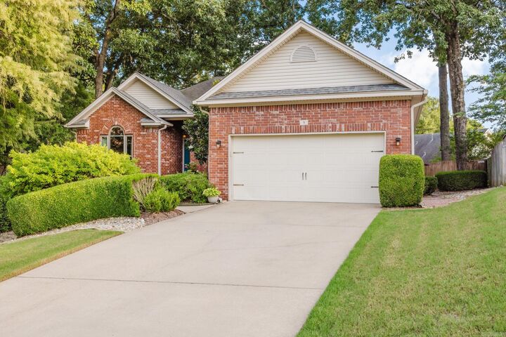 Property Photo:  5 Woodbrook Court  AR 72211 