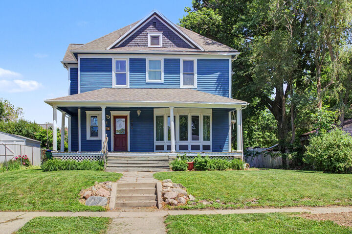Property Photo:  224 Tama Street  IA 50036 