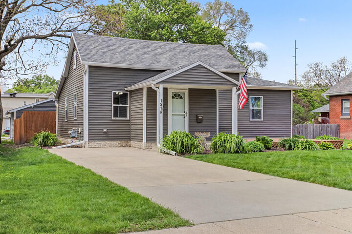 Property Photo:  1318 3rd Street  IA 50201 