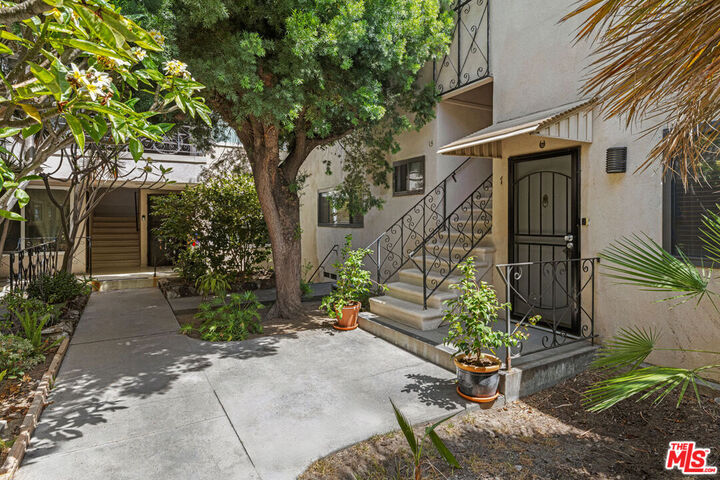 Property Photo:  1600 N Hobart Blvd, Unit 15  CA 90027 