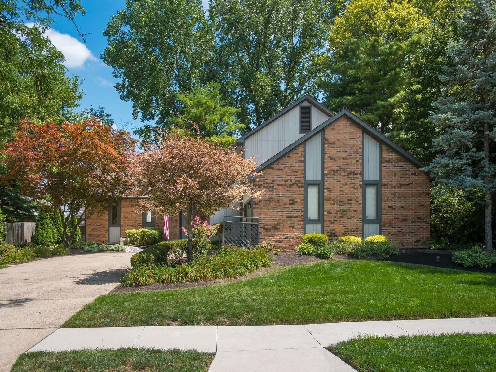 Property Photo: 2318 Starleaf Lane OH 43235