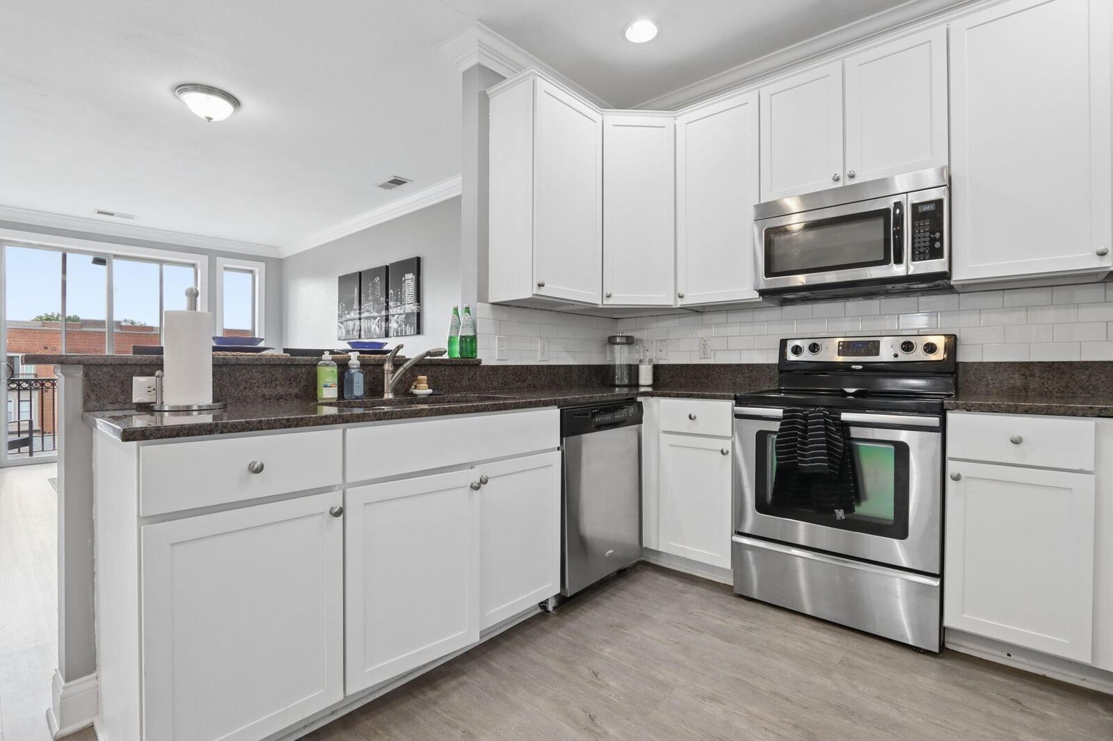 Property Photo: 925 Ingleside Avenue OH 43215