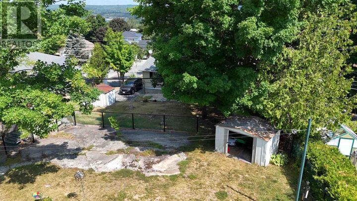 Property Photo: 7 Holt Pl ON P5A 1V3
