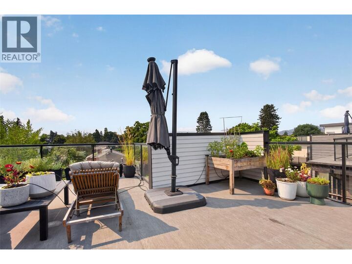 Property Photo: 945 Borden Avenue 1 BC V1Y 6A5