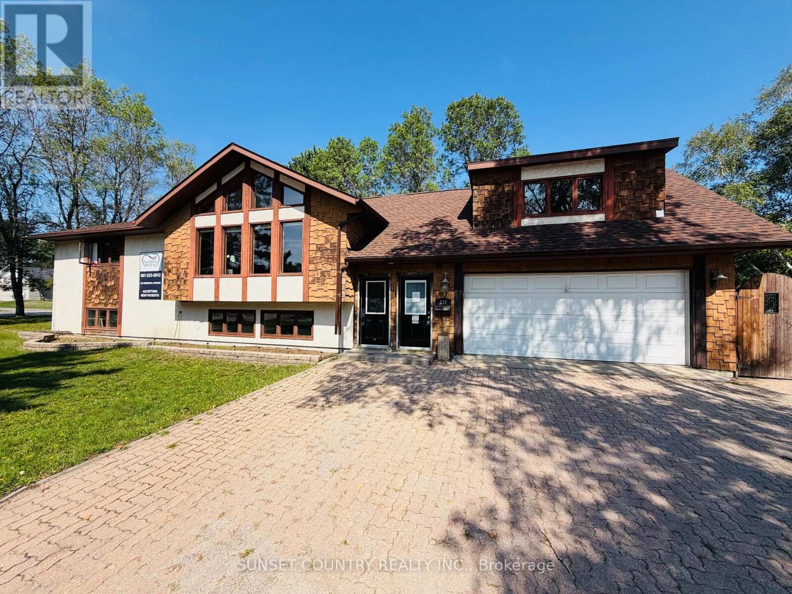 Property Photo:  239 Memorial Avenue  ON P8N 2M6 