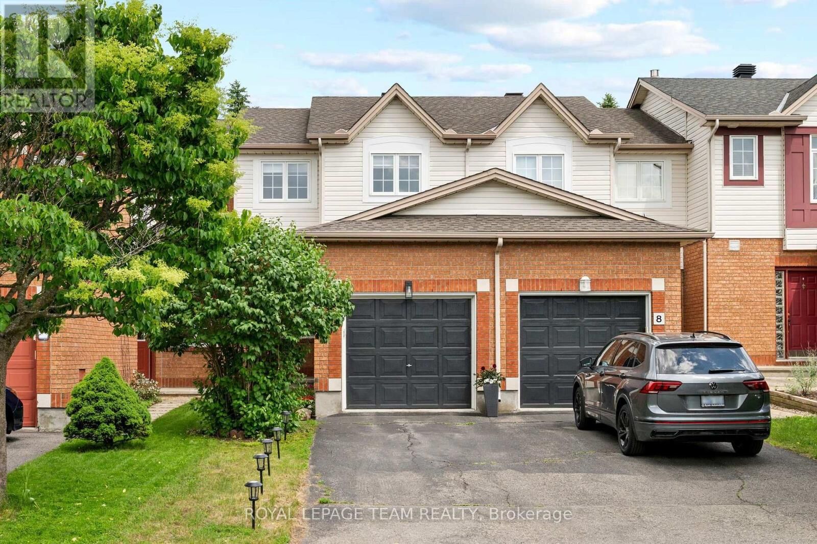 Property Photo:  6 Folison Street  ON K1T 3Y3 