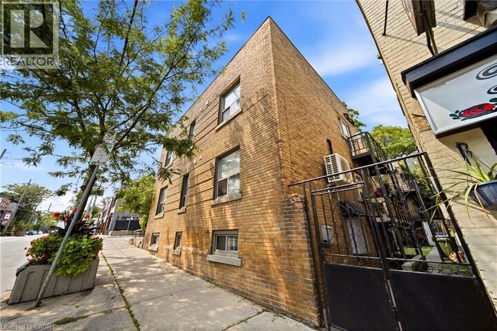 Property Photo: 1 Kingswood Road 3R ON M4E 3N4