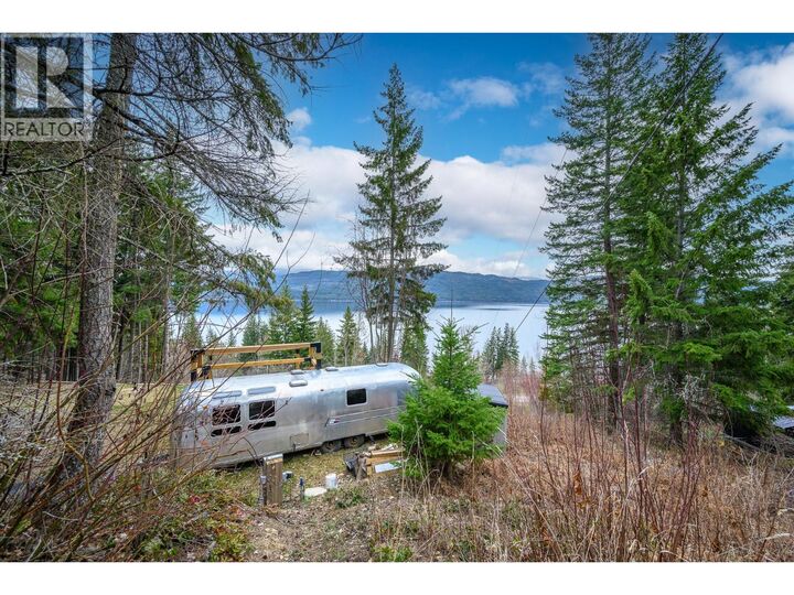 Property Photo: 6474 Deer Run Road BC V0E 1M7