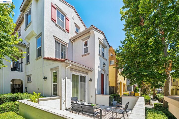 Property Photo:  2998 Sage Common  CA 94551 